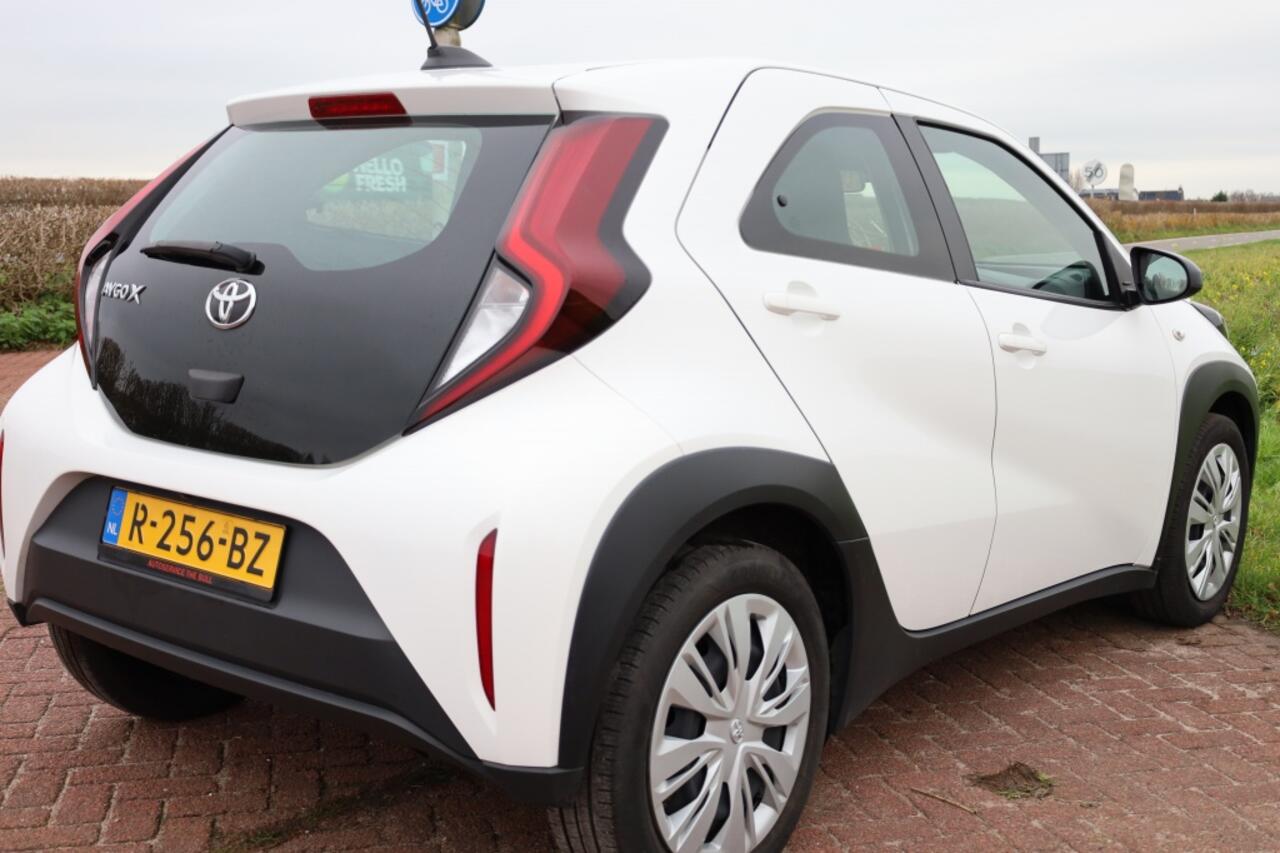 Toyota AYGO X 1.0 VVT-i MT Play
