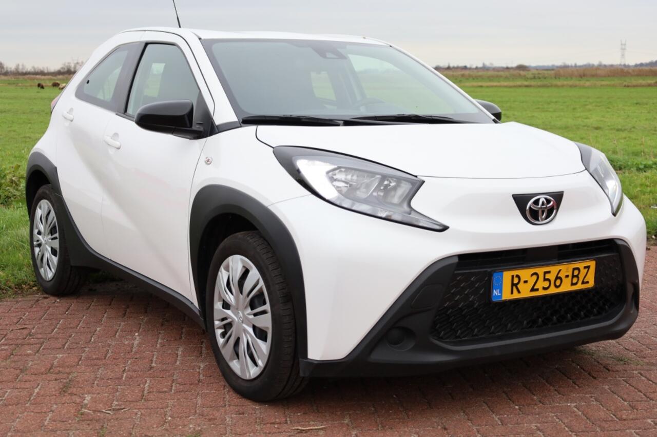 Toyota AYGO X 1.0 VVT-i MT Play