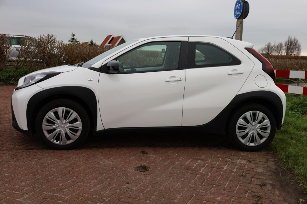 Toyota AYGO X 1.0 VVT-i MT Play