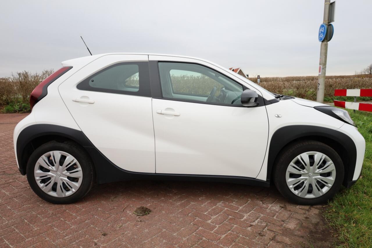 Toyota AYGO X 1.0 VVT-i MT Play