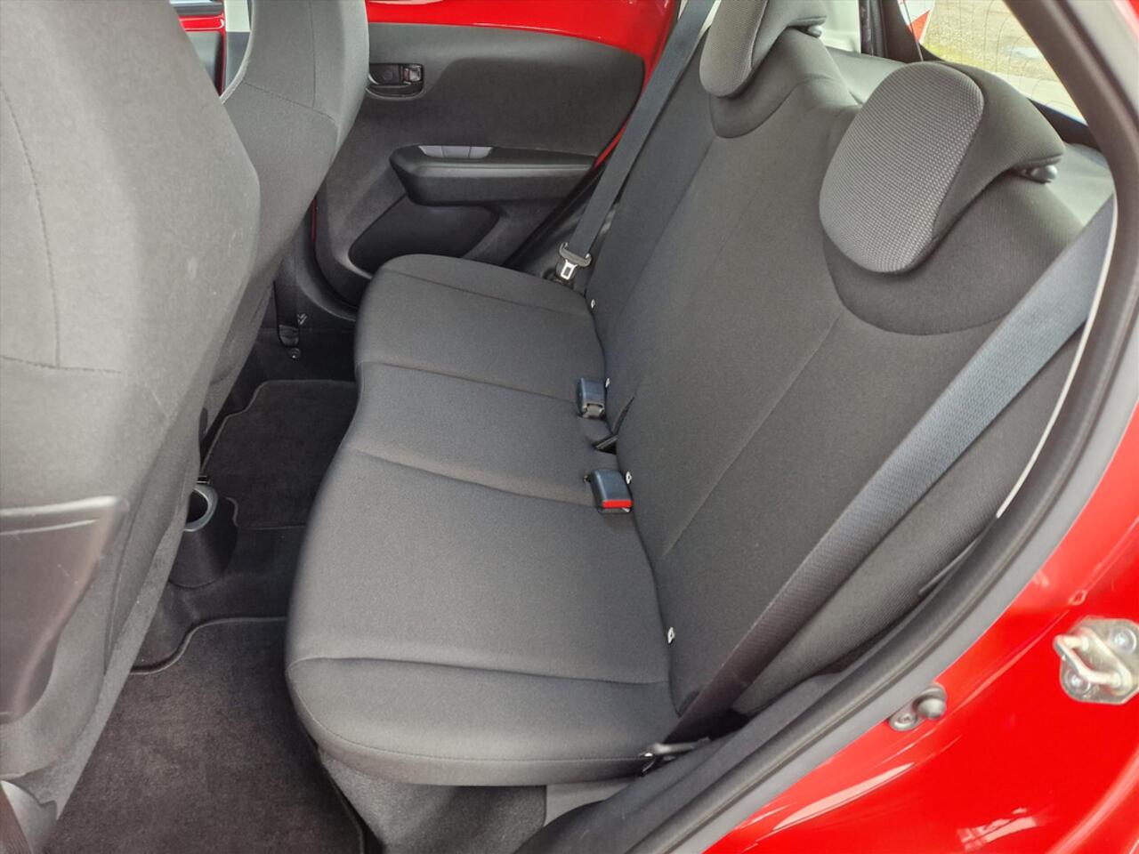 Toyota AYGO 1.0 VVT-i 5-Drs X-Fun Airco - NL Auto - Lage Kmstand!