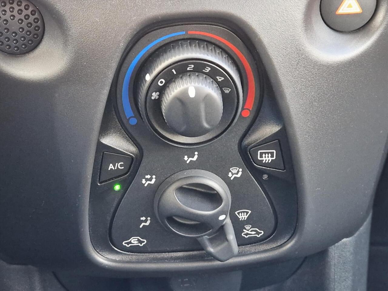 Toyota AYGO 1.0 VVT-i 5-Drs X-Fun Airco - NL Auto - Lage Kmstand!