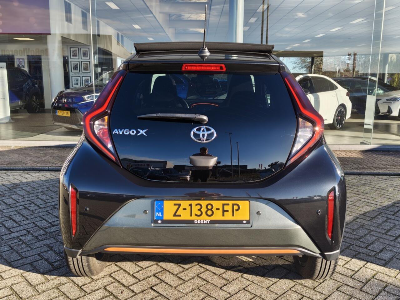 Toyota AYGO X 1.0 VVT-i S-CVT Limited | El. Vouwdak | Navi | Stoelverwarming
