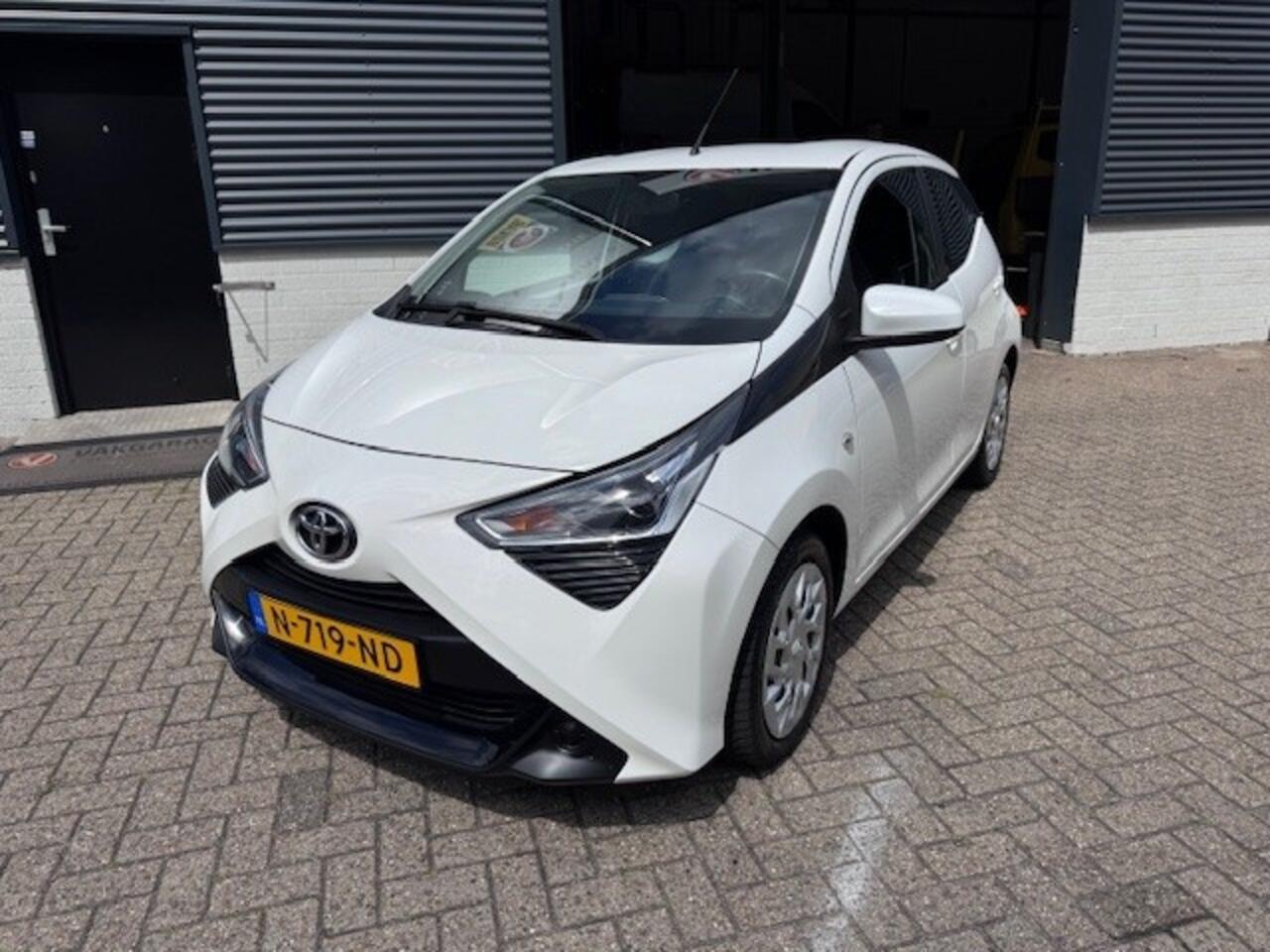Toyota AYGO 1.0 VVT-i x-Play Navi | Airco | Achteruitrijcamera | Bluet
