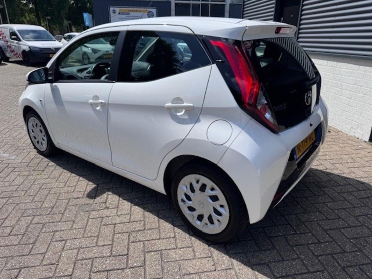 Toyota AYGO 1.0 VVT-i x-Play Navi | Airco | Achteruitrijcamera | Bluet