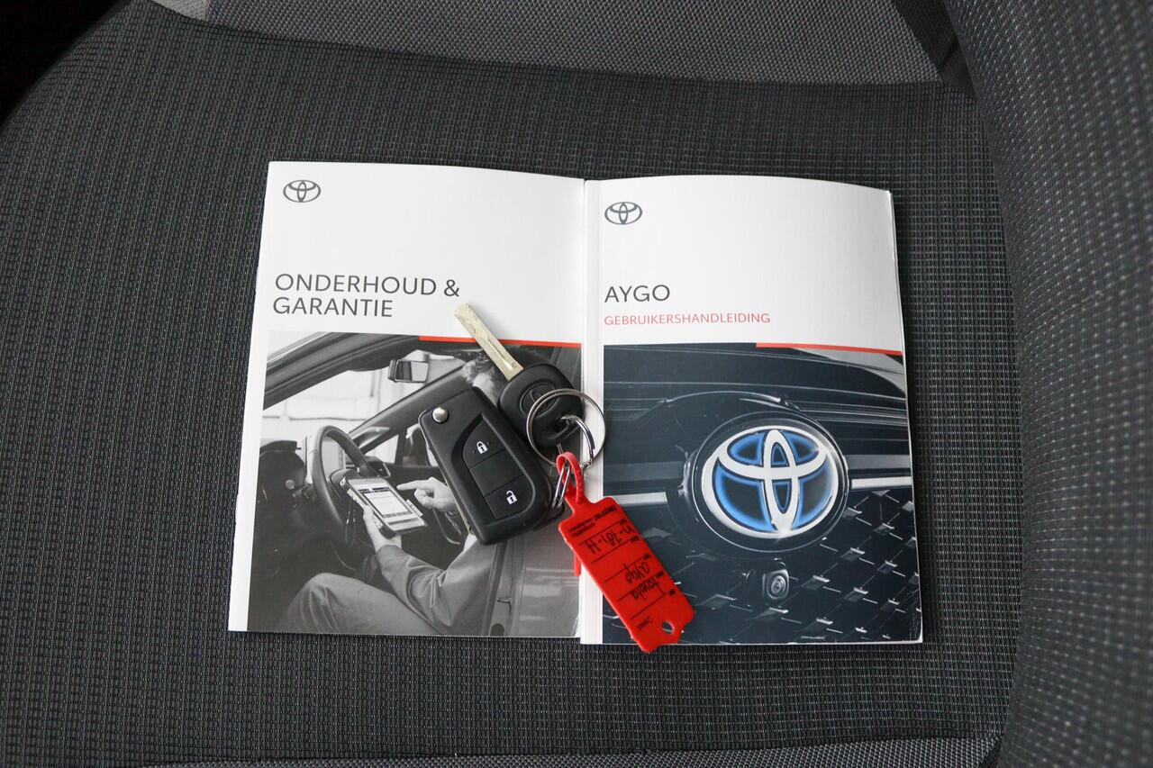 Toyota AYGO 1.0 VVT-i x-play | Airco | Parkeercamera | Apple carplay - Android auto |