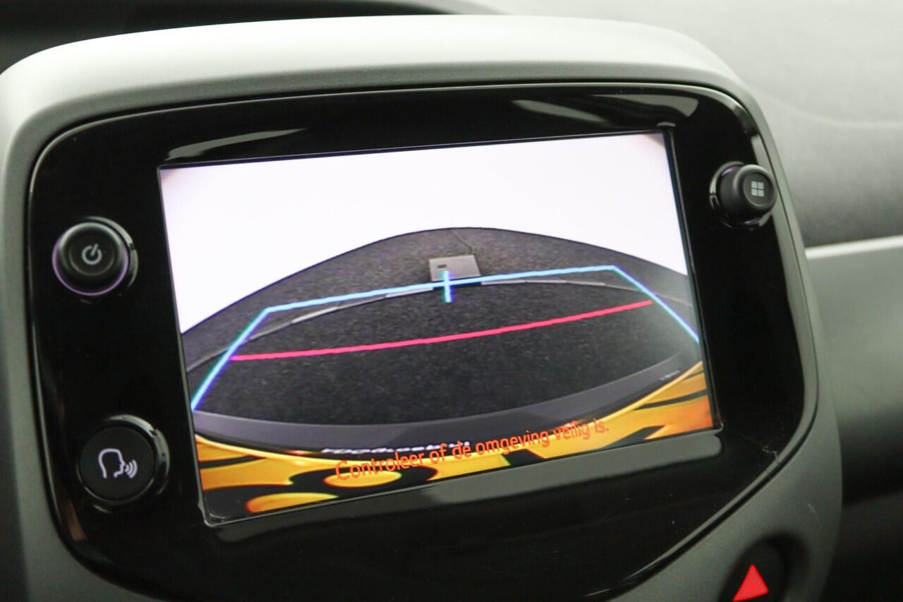 Toyota AYGO 1.0 VVT-i x-play | Airco | Parkeercamera | Apple carplay - Android auto |