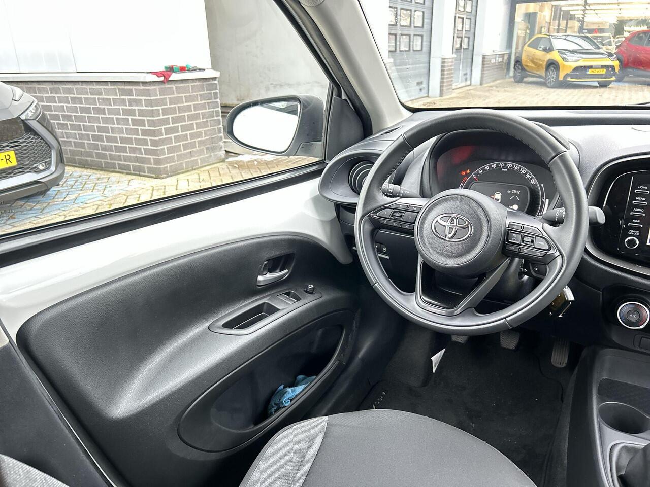 Toyota AYGO X 1.0 VVT-i MT Play RIJKLAAR | Airco | Camera | Cruise Control Adaptief | Navi via App
