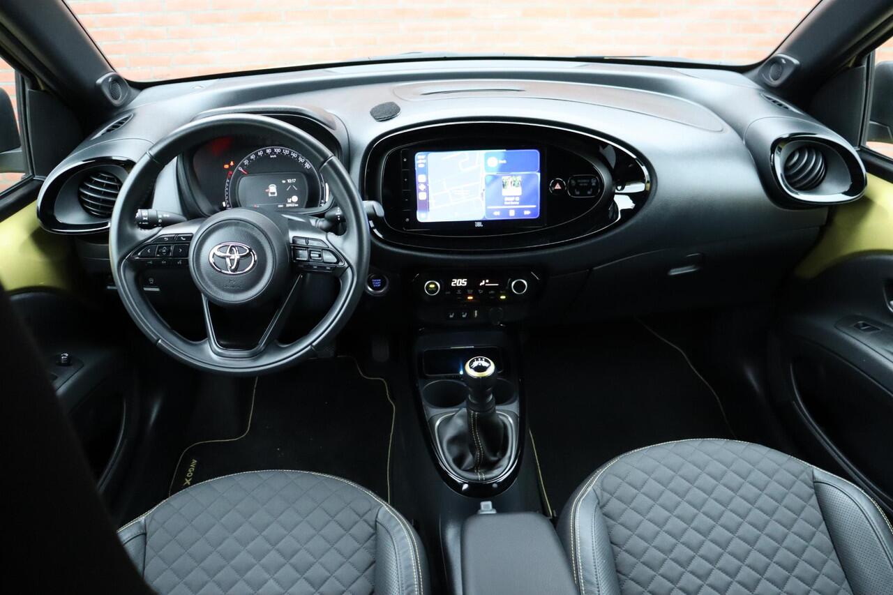 Toyota AYGO X 1.0 VVT-i Premium, Parkeersensoren, Stoelverwarming, JBL Audio, Apple Carplay/Android Auto!