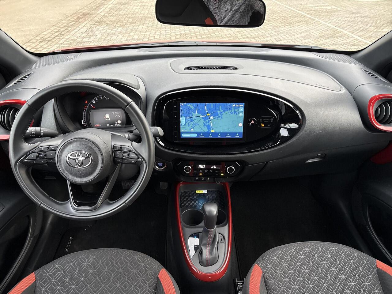 Toyota AYGO X 1.0 VVT-i S-CVT Envy **KEYLESS/ STOELVERWARMING/ NAVIGATIE/ PAARKEERSENSOREN**