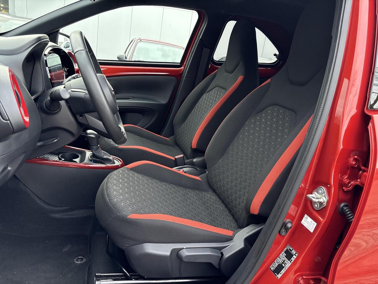 Toyota AYGO X 1.0 VVT-i S-CVT Envy **KEYLESS/ STOELVERWARMING/ NAVIGATIE/ PAARKEERSENSOREN**