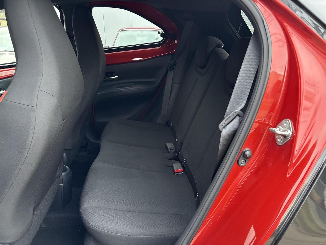 Toyota AYGO X 1.0 VVT-i S-CVT Envy **KEYLESS/ STOELVERWARMING/ NAVIGATIE/ PAARKEERSENSOREN**