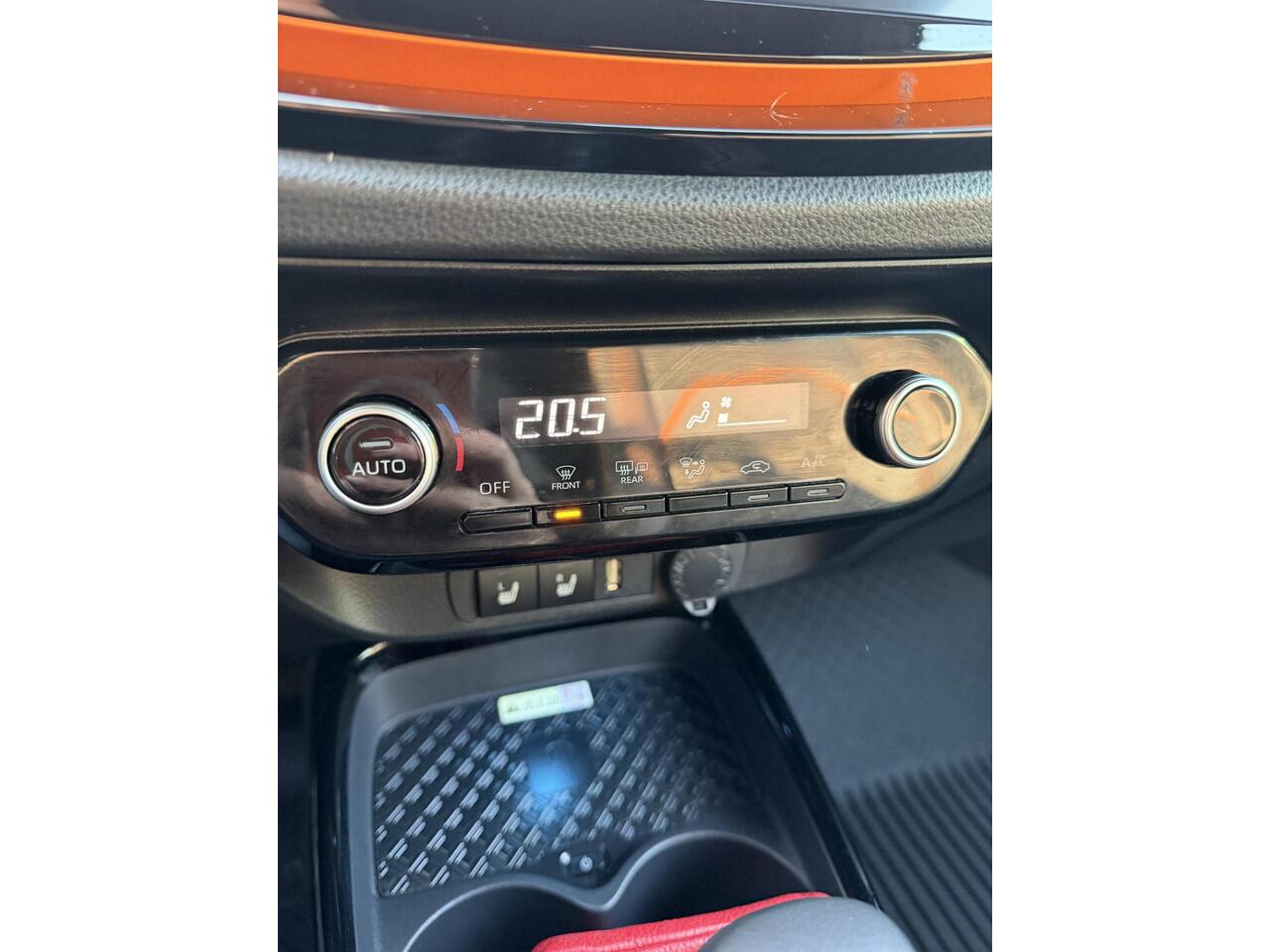 Toyota AYGO X 1.0 VVT-i S-CVT Limited AUTOMAAT | TWO TONE COLOR | DODEHOEK DETECTIE | ACHTERUIT RIJ CAMERA| SPORT STOELEN| KEYLESS ENTRY/GO| NAVIGATIE | LED KOPLAMPEN | STOEL VERWARMING |