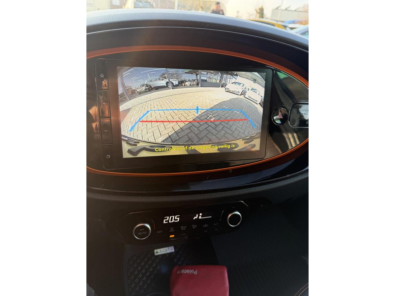 Toyota AYGO X 1.0 VVT-i S-CVT Limited AUTOMAAT | TWO TONE COLOR | DODEHOEK DETECTIE | ACHTERUIT RIJ CAMERA| SPORT STOELEN| KEYLESS ENTRY/GO| NAVIGATIE | LED KOPLAMPEN | STOEL VERWARMING |