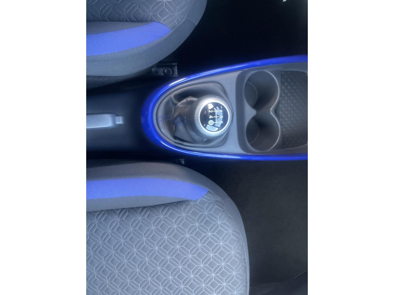 Toyota AYGO X 1.0 VVT-i MT First