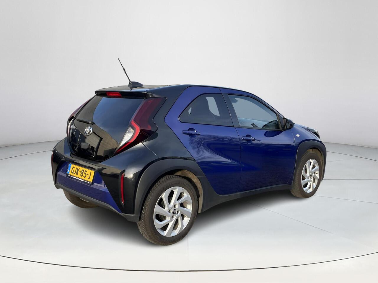 Toyota AYGO X 1.0 VVT-i MT First