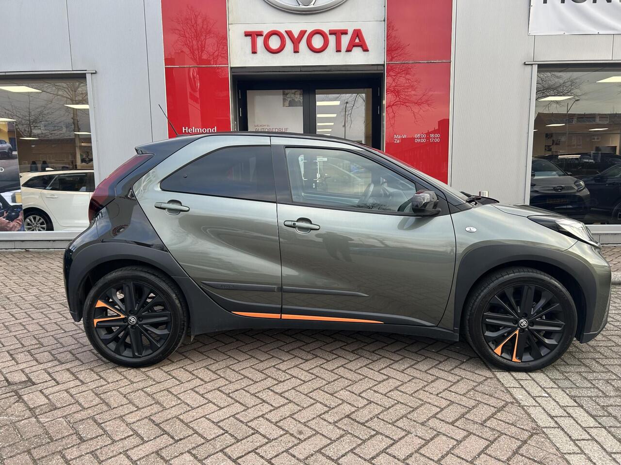 Toyota AYGO X 1.0 VVT-i S-CVT Limited Automaat | Cabriodak | Trekhaak | Draadloze telefoonlader | Stoelverwarming | Parkeersensoren | Auto vol luxe!