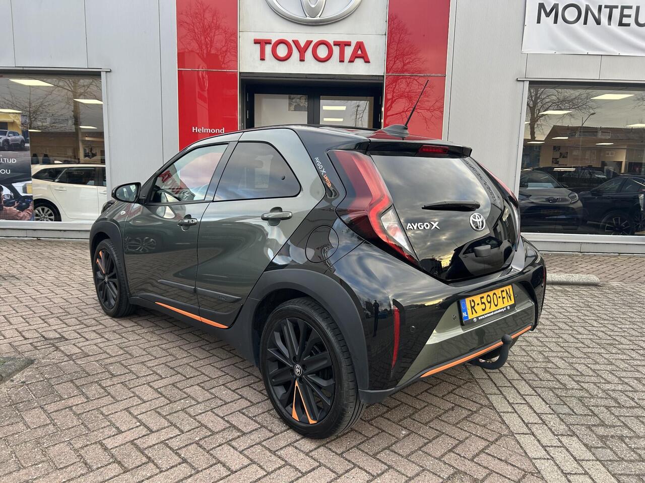 Toyota AYGO X 1.0 VVT-i S-CVT Limited Automaat | Cabriodak | Trekhaak | Draadloze telefoonlader | Stoelverwarming | Parkeersensoren | Auto vol luxe!