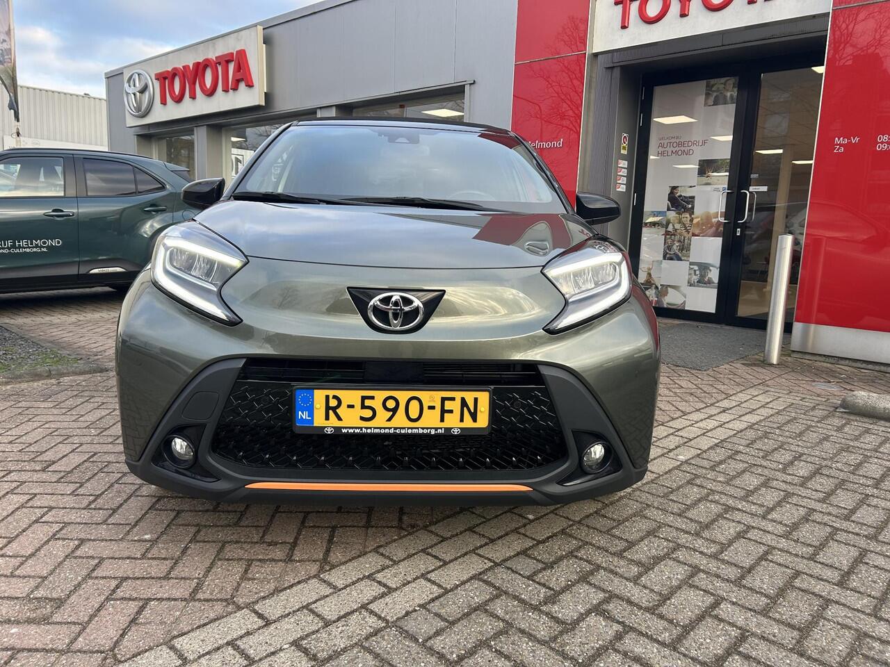 Toyota AYGO X 1.0 VVT-i S-CVT Limited Automaat | Cabriodak | Trekhaak | Draadloze telefoonlader | Stoelverwarming | Parkeersensoren | Auto vol luxe!