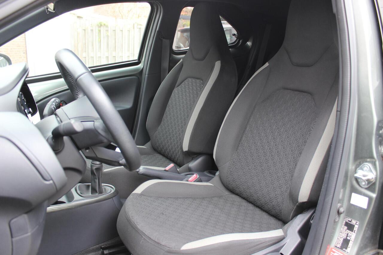 Toyota AYGO X 1.0 VVT-i MT Pulse Bi Tone, Adap Cruise, Lane Assist, Winter Pack, Camera, All Season.