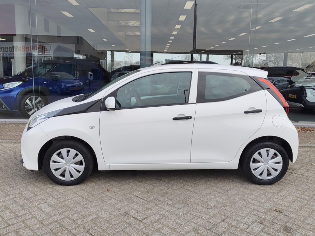 Toyota AYGO 1.0 VVT-i x-fun | Airco | DAB | Bluetooth | El. Raambediening |