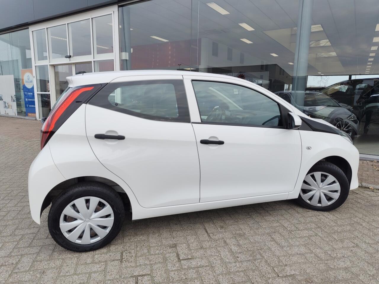 Toyota AYGO 1.0 VVT-i x-fun | Airco | DAB | Bluetooth | El. Raambediening |