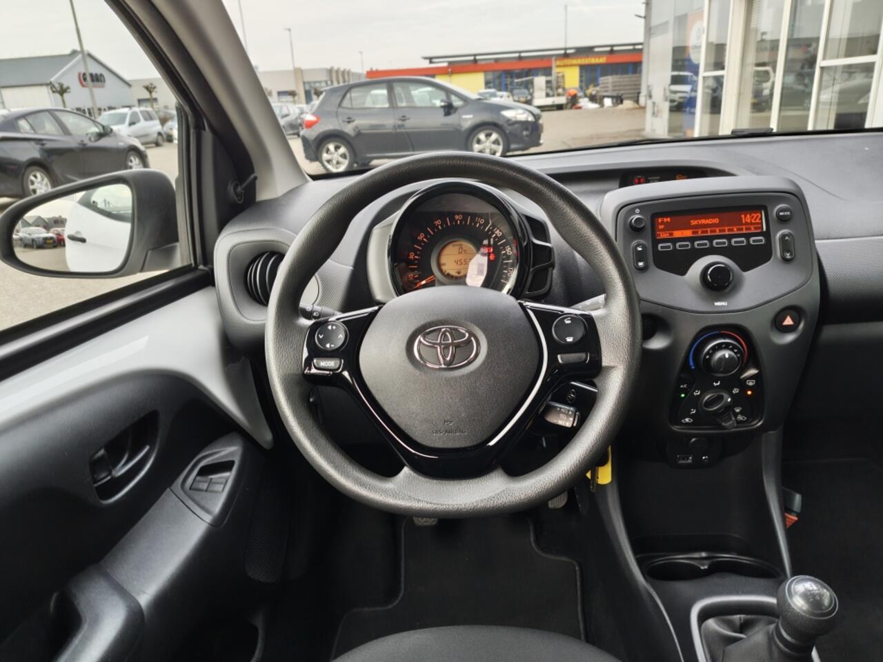 Toyota AYGO 1.0 VVT-i x-fun | Airco | DAB | Bluetooth | El. Raambediening |