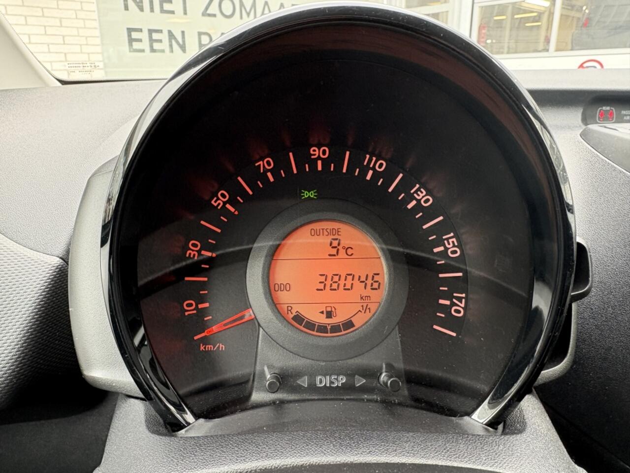 Toyota AYGO 1.0 VVT-i x-fun | Airco | DAB | Bluetooth | El. Raambediening |