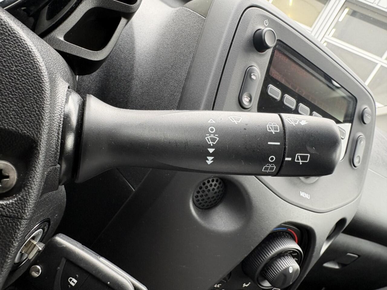 Toyota AYGO 1.0 VVT-i x-fun | Airco | DAB | Bluetooth | El. Raambediening |