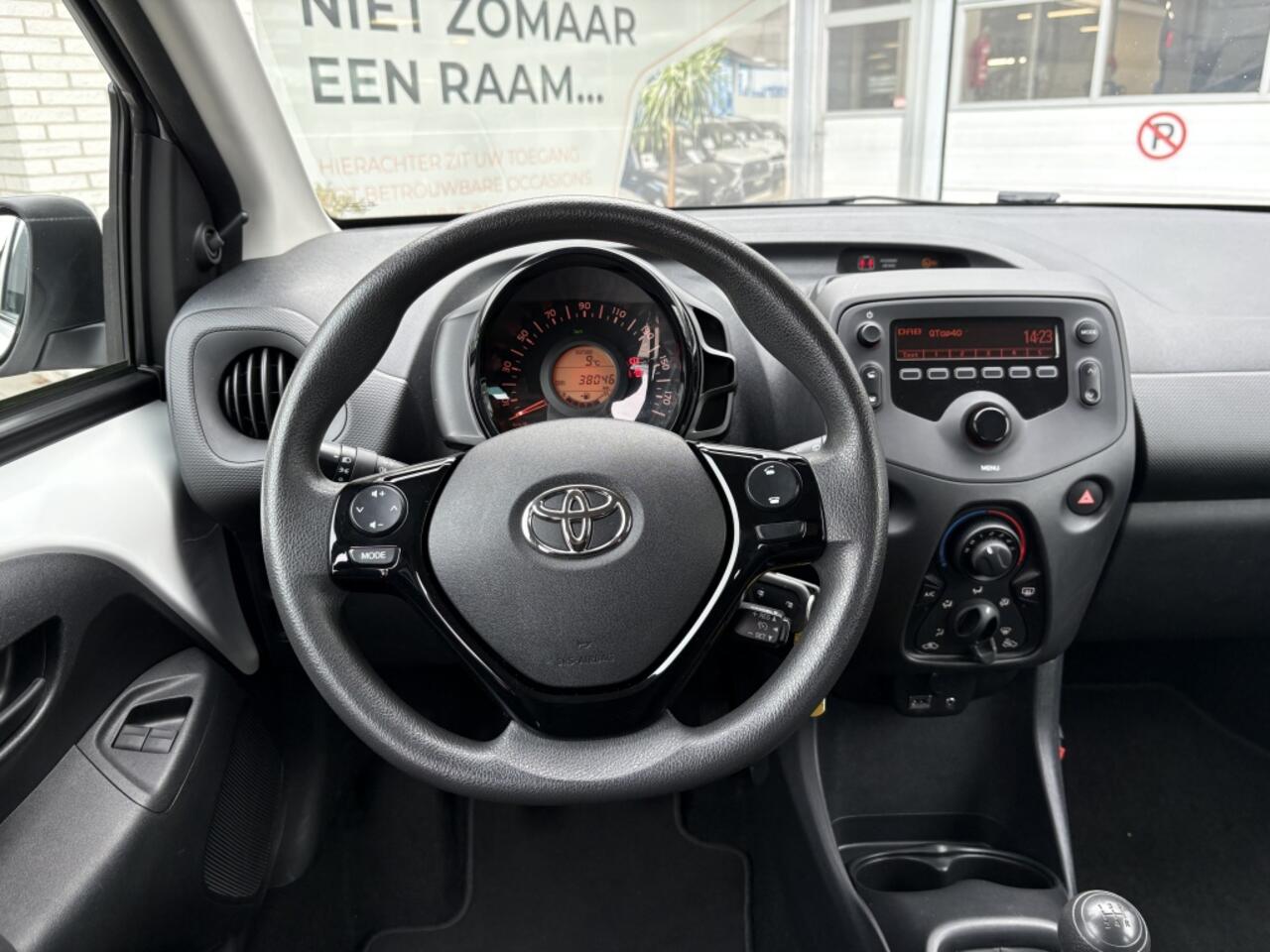 Toyota AYGO 1.0 VVT-i x-fun | Airco | DAB | Bluetooth | El. Raambediening |