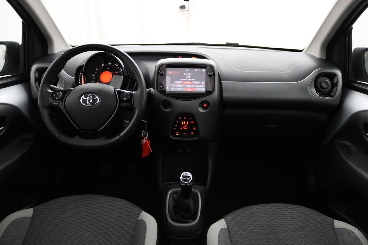 Toyota AYGO 1.0 VVT-i x-joy cabrio | Apple Carplay | Lichtmetalen velgen | Climate control |