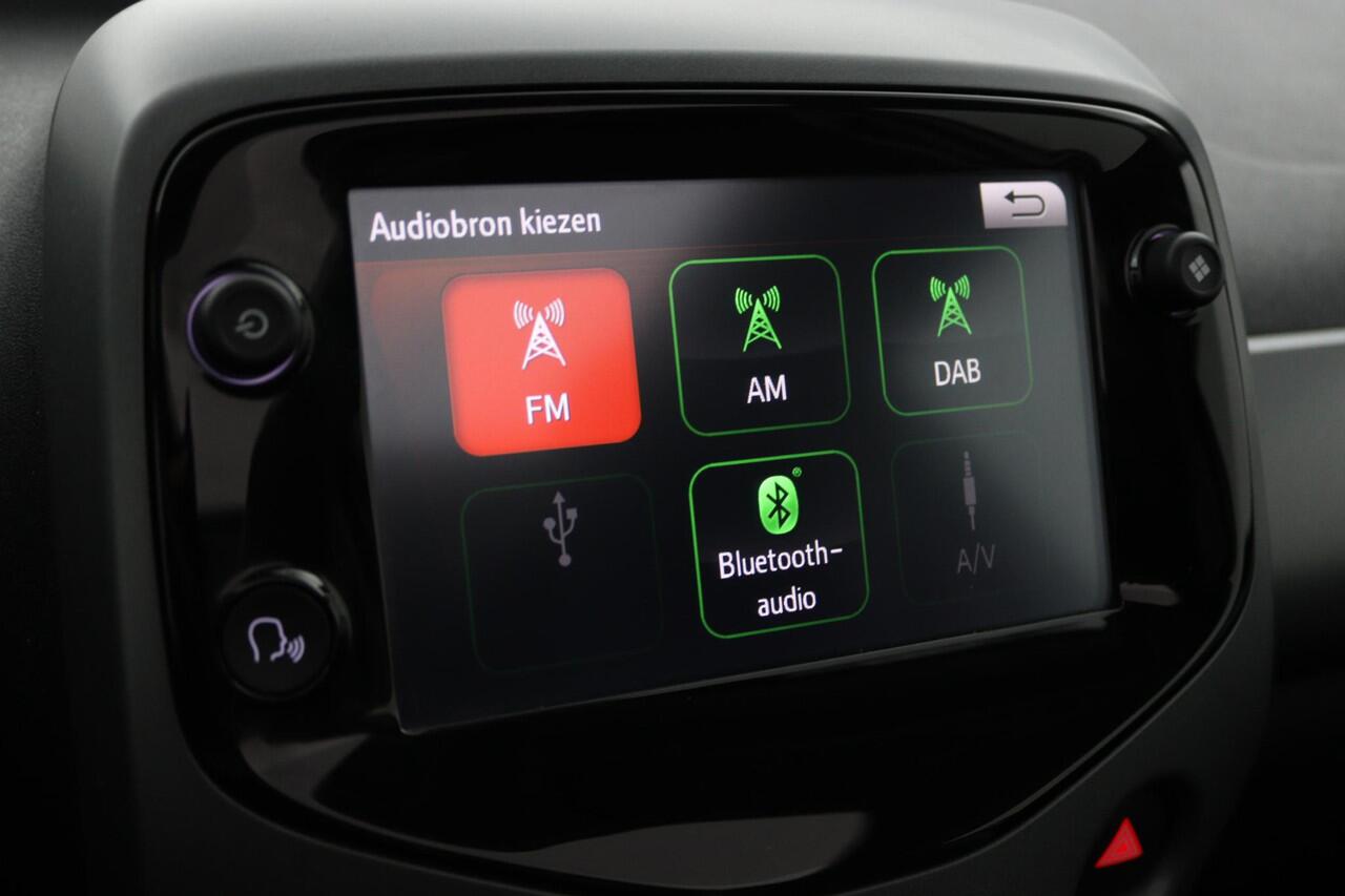 Toyota AYGO 1.0 VVT-i x-joy cabrio | Apple Carplay | Lichtmetalen velgen | Climate control |