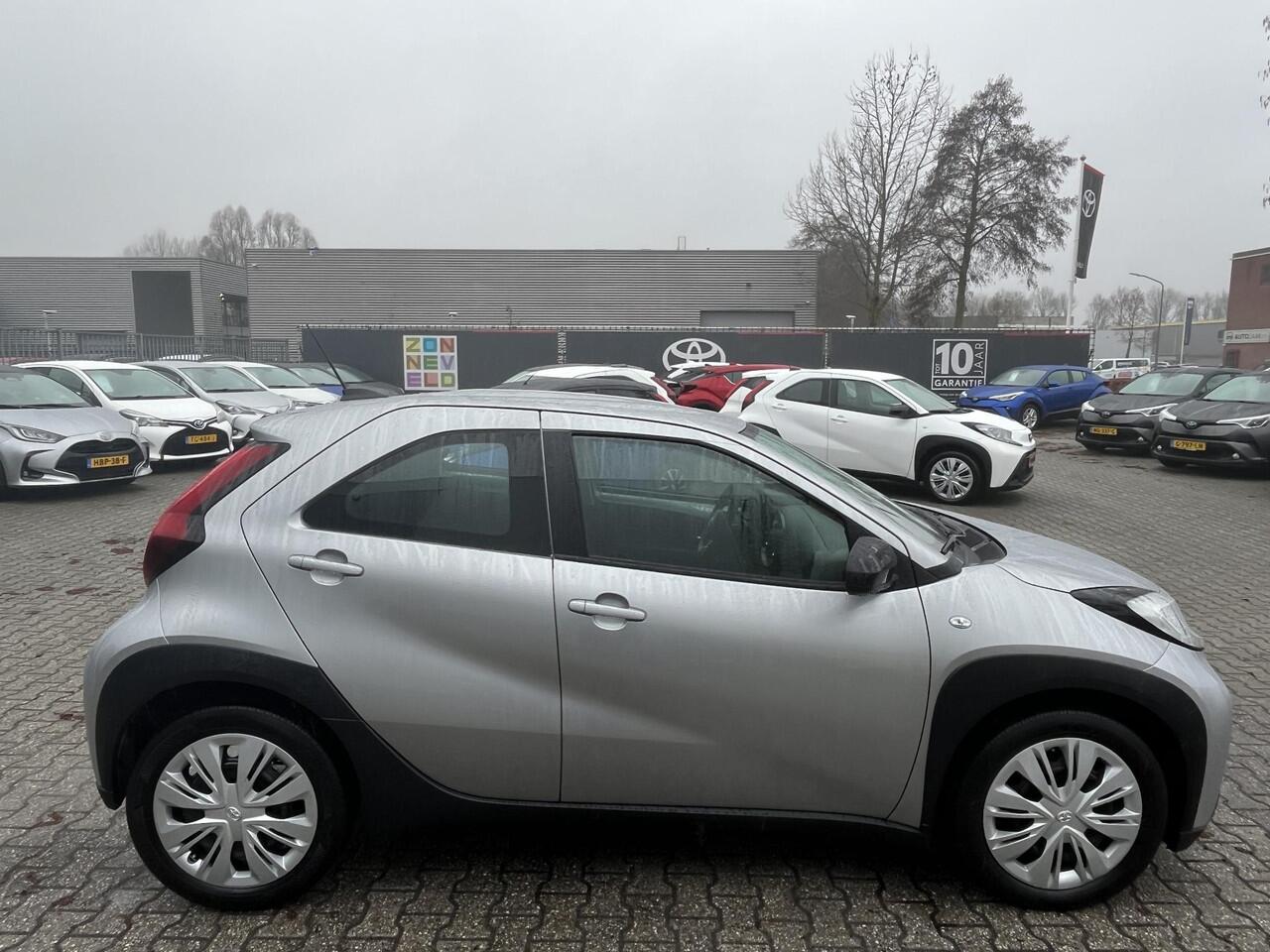 Toyota AYGO X 1.0 VVT-i S-CVT Play