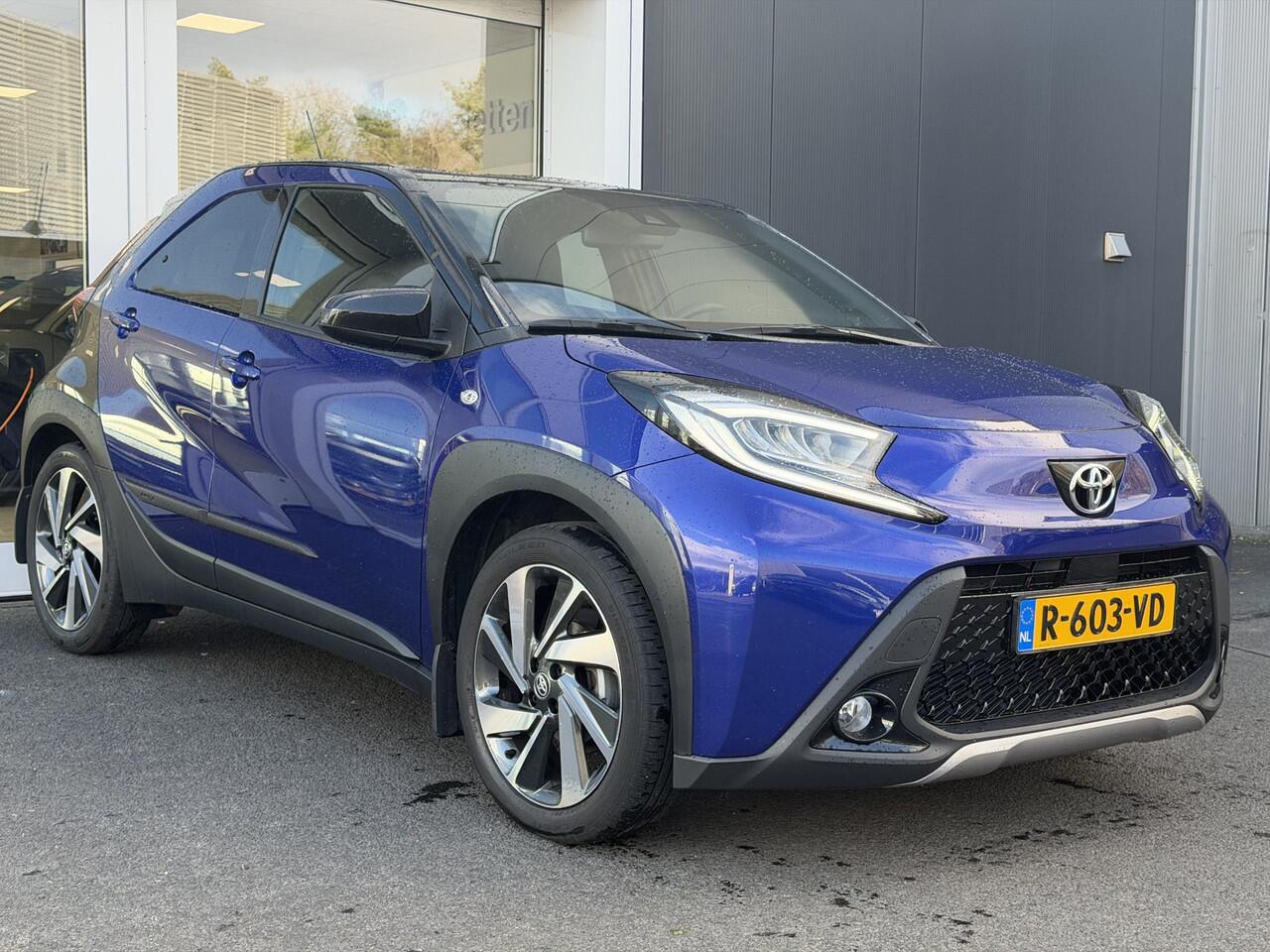 Toyota AYGO X 1.0 VVT-i S-CVT Envy | 1e eigenaar | Origineel NL door ons geleverd | Trekhaak | JBL | Climate Control | Adaptive Cruise | LMV | Winterset beschikbaar