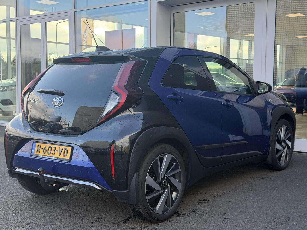 Toyota AYGO X 1.0 VVT-i S-CVT Envy | 1e eigenaar | Origineel NL door ons geleverd | Trekhaak | JBL | Climate Control | Adaptive Cruise | LMV | Winterset beschikbaar