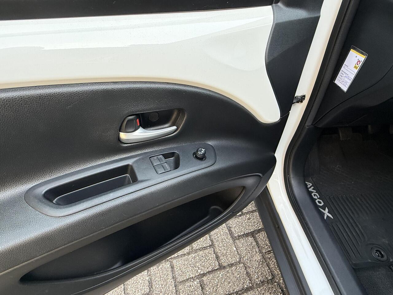 Toyota AYGO X 1.0 VVT-i MT Envy / Airco/ Apple carplay/ Cruise/ Camera/ LED/ Stoelverw/ LMV