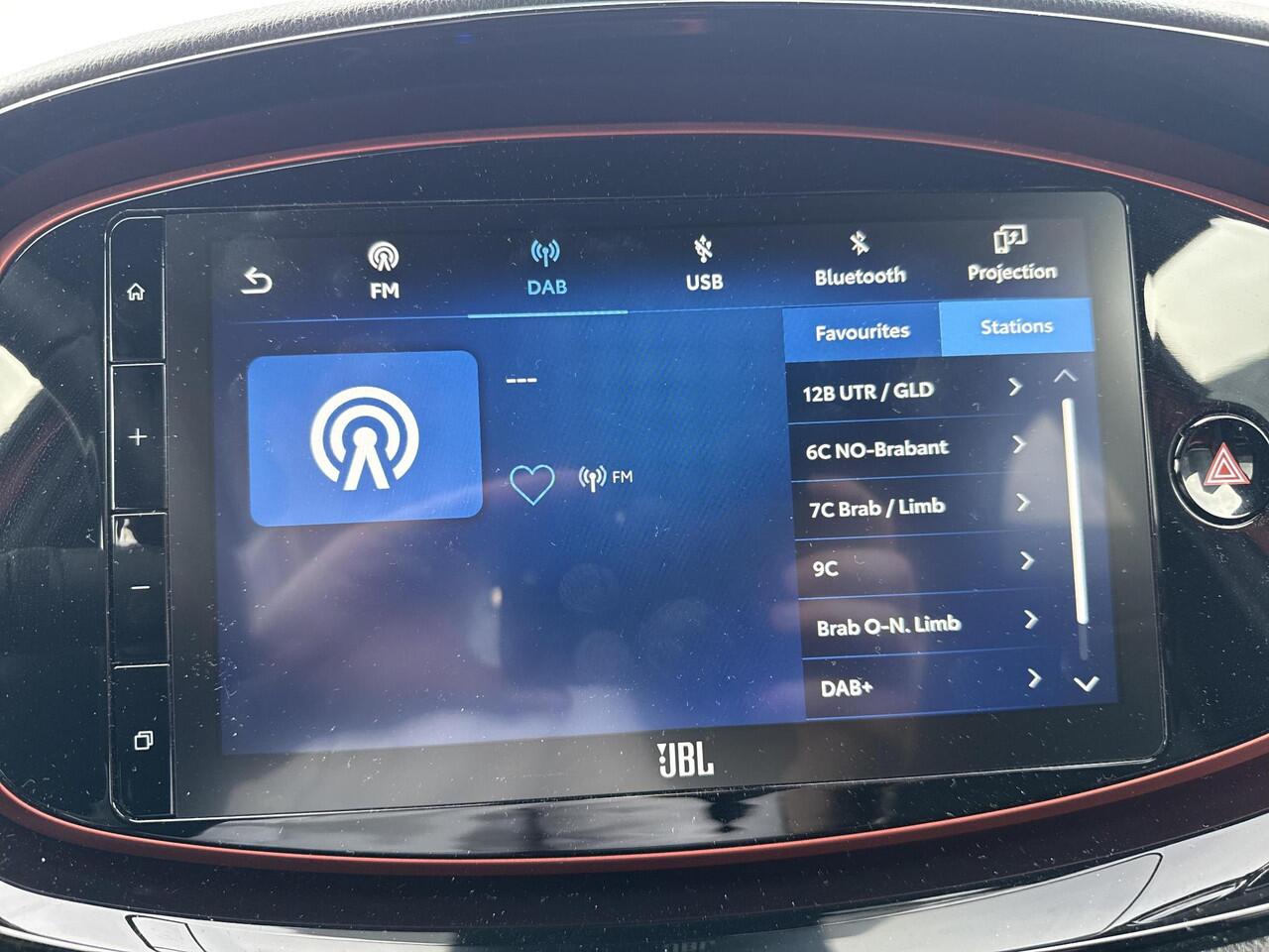 Toyota AYGO X 1.0 VVT-i S-CVT Envy **TREKHAAK/ JBL AUDIO/ NAVIGATE/ AUTOMAAT**