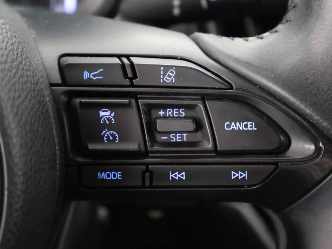 Toyota AYGO X 1.0 VVT-i MT Play Bi-Tone | Apple Carplay & AndroidAUTO | Camera | Privacy Glass |