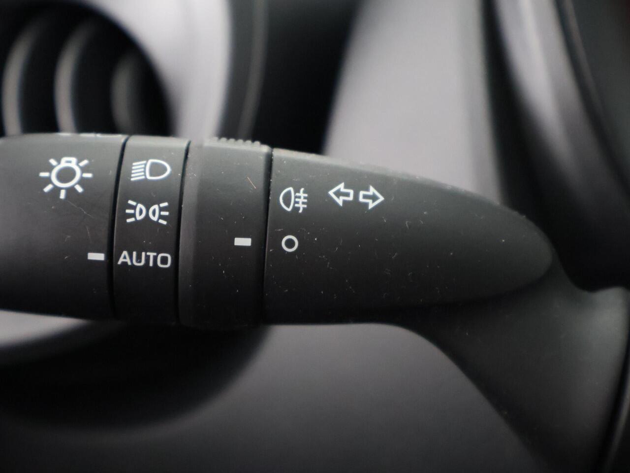Toyota AYGO X 1.0 VVT-i MT Play Bi-Tone | Apple Carplay & AndroidAUTO | Camera | Privacy Glass |
