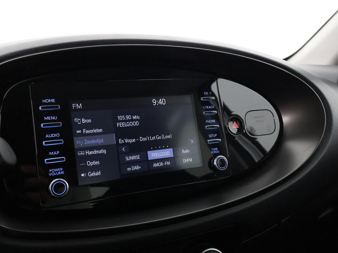 Toyota AYGO X 1.0 VVT-i MT Play Bi-Tone | Apple Carplay & AndroidAUTO | Camera | Privacy Glass |