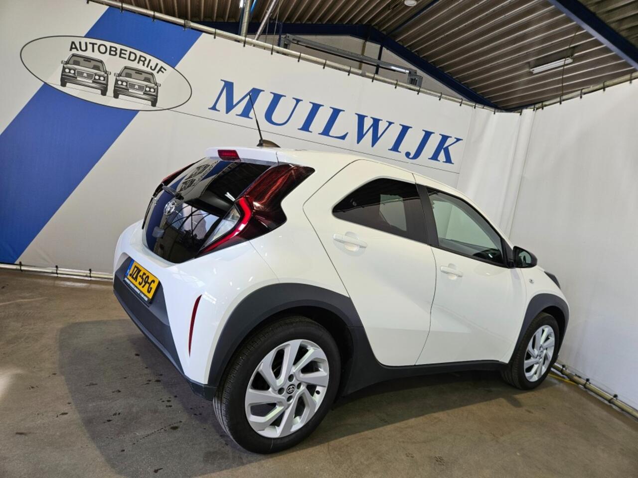 Toyota AYGO 1.0 VVT-i MT Play / Camera / CarPlay