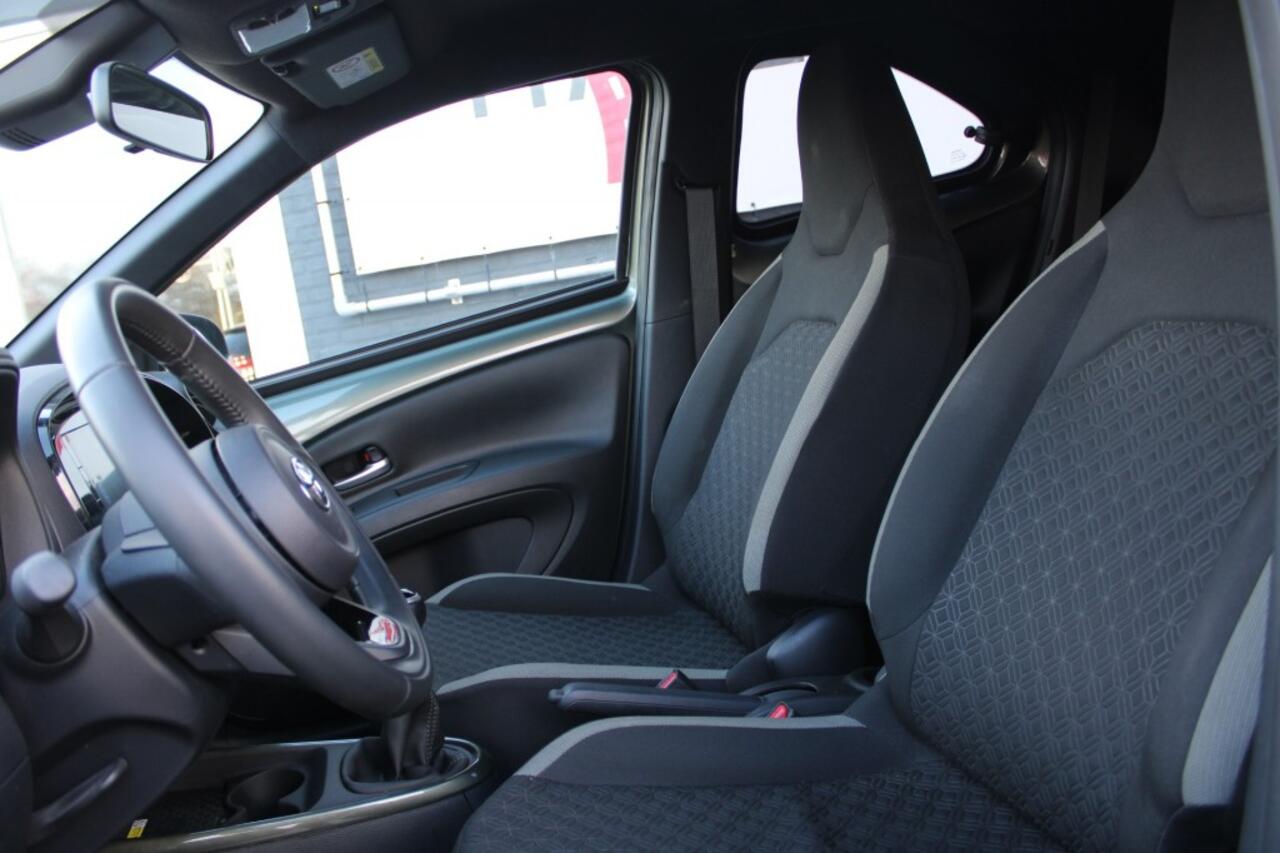 Toyota AYGO 1.0 VVT-I Premium Camera Navi Apple DAB 17LM Black Line