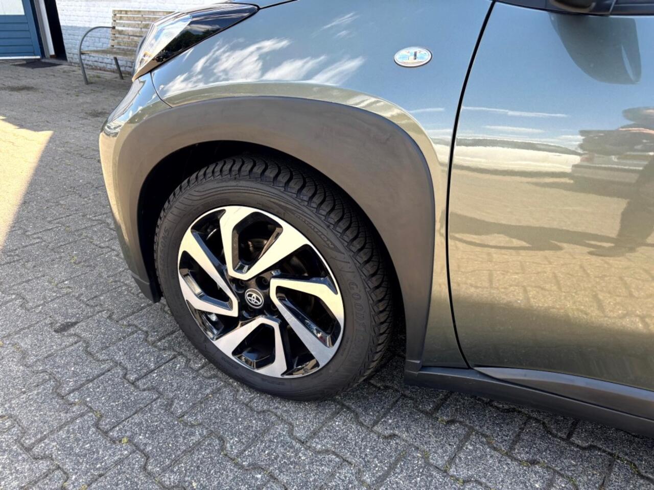 Toyota AYGO 1.0 VVT-I S-CVT PULS - Unieke 2-TONE