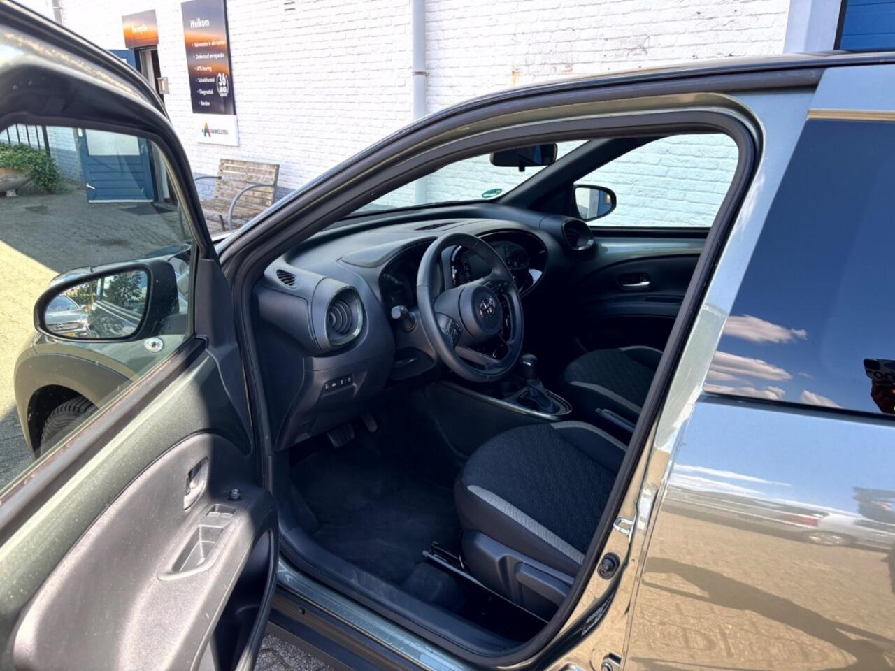 Toyota AYGO 1.0 VVT-I S-CVT PULS - Unieke 2-TONE