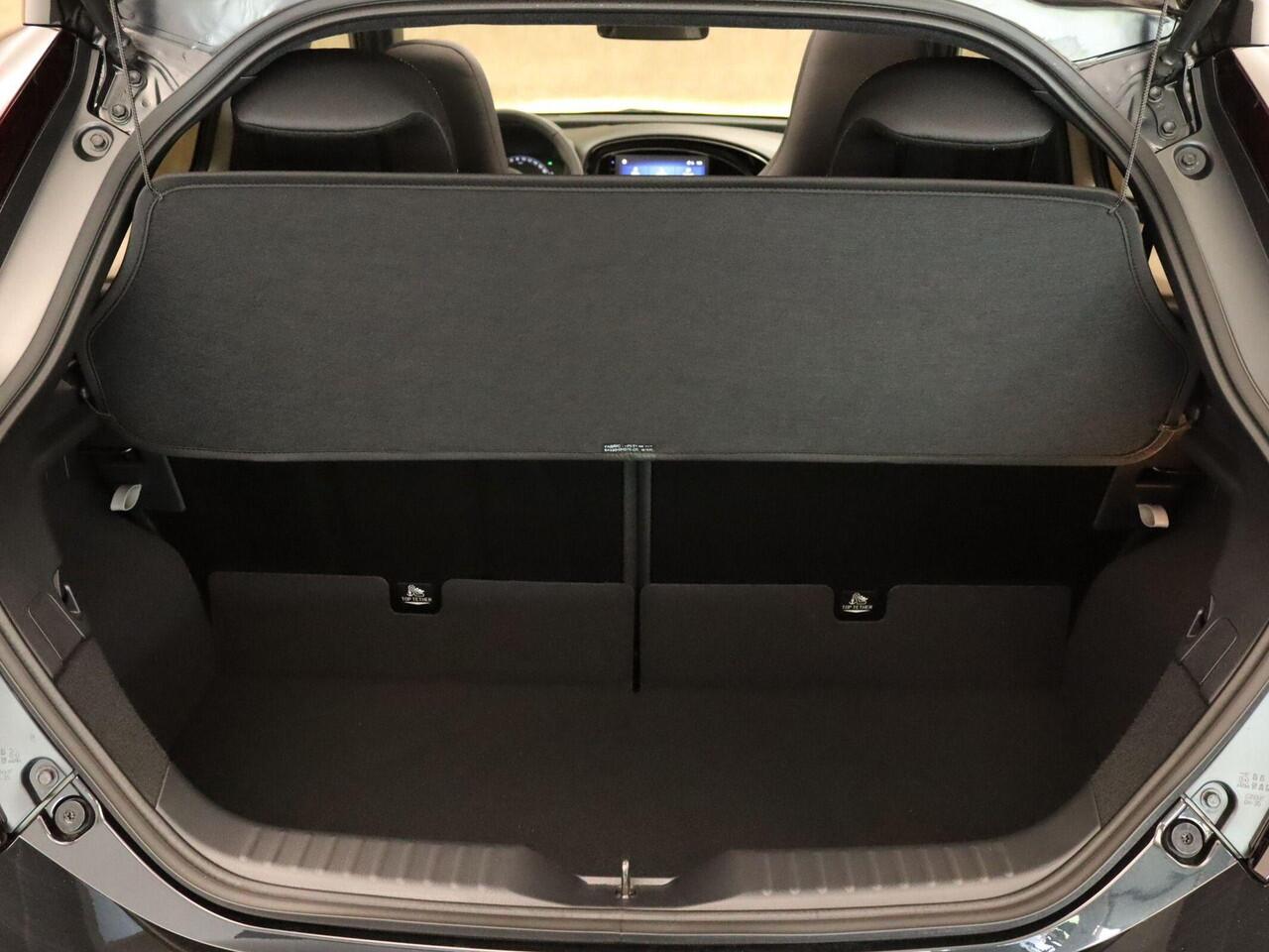 Toyota AYGO X 1.0 VVT-i MT Premium - ORIGINEEL NEDERLANDSE AUTO - CARBIO DAK - PARKEERSENSOREN VOOR EN ACHTER - DRAADLOZE APPLE CARPLAY/ANDROID AUTO - DRAADLOZE TELEFOONLADER - VOORSTOELEN VERWARMD - NAVIGATIE