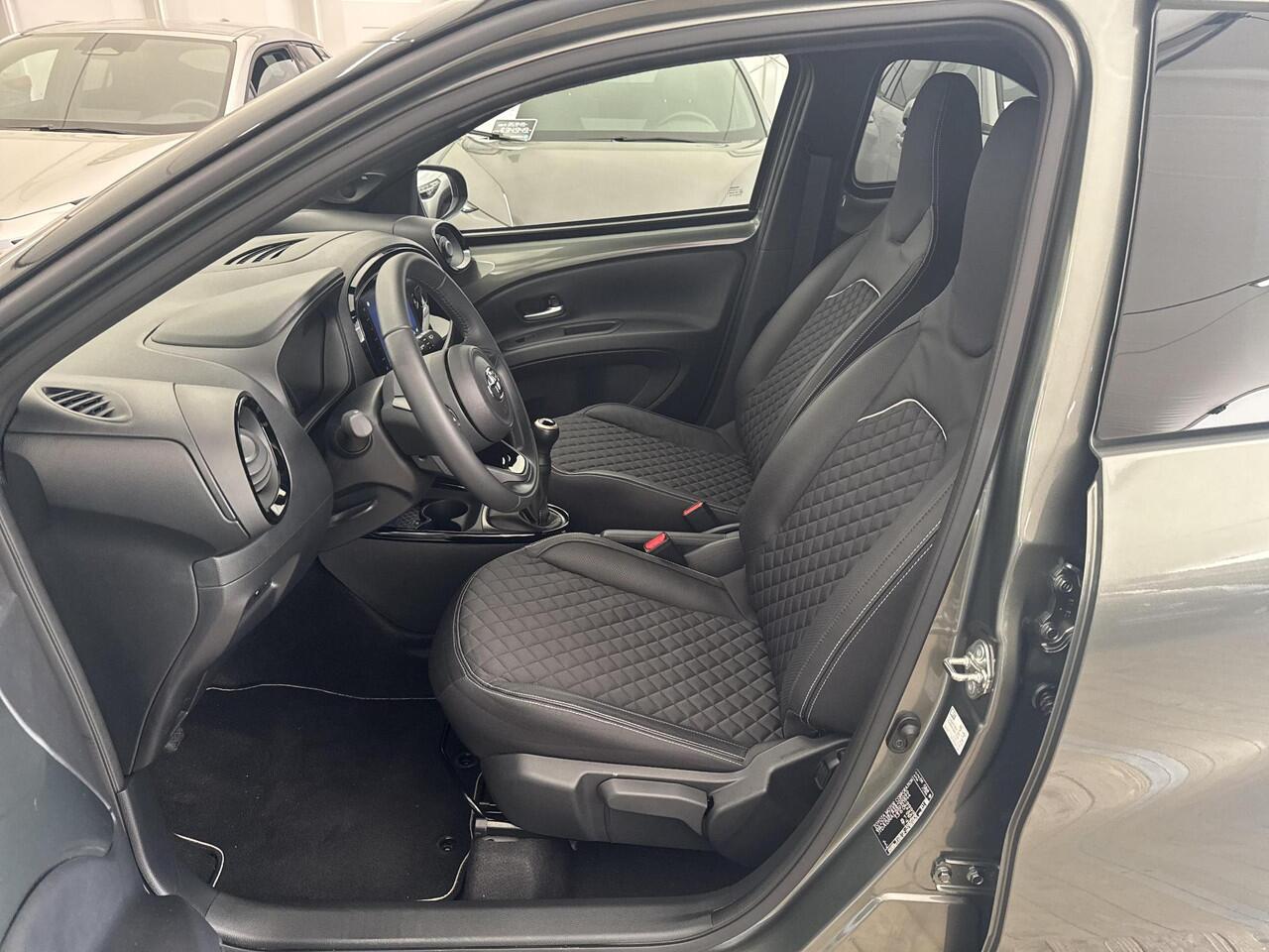 Toyota AYGO X 1.0 VVT-i MT Premium Cabriodak | 06-10141018 Voor meer informatie