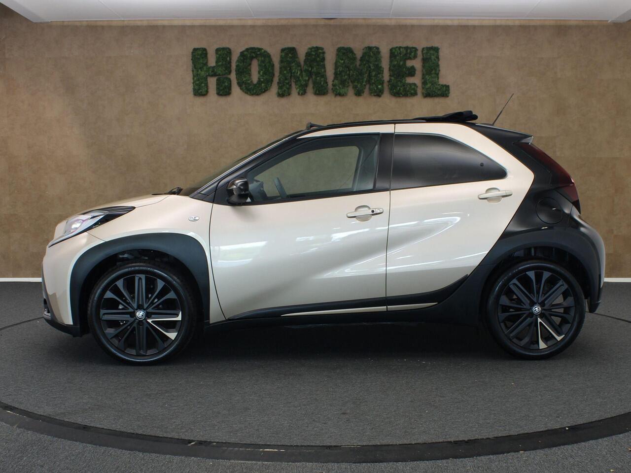 Toyota AYGO X 1.0 VVT-i MT Premium Cabrio - ORIGINEEL NEDERLANDSE AUTO - CARBIO DAK - PARKEERSENSOREN VOOR EN ACHTER - DRAADLOZE APPLE CARPLAY/ANDROID AUTO - DRAADLOZE TELEFOONLADER - VOORSTOELEN VERWARMD - NAVIGATIE