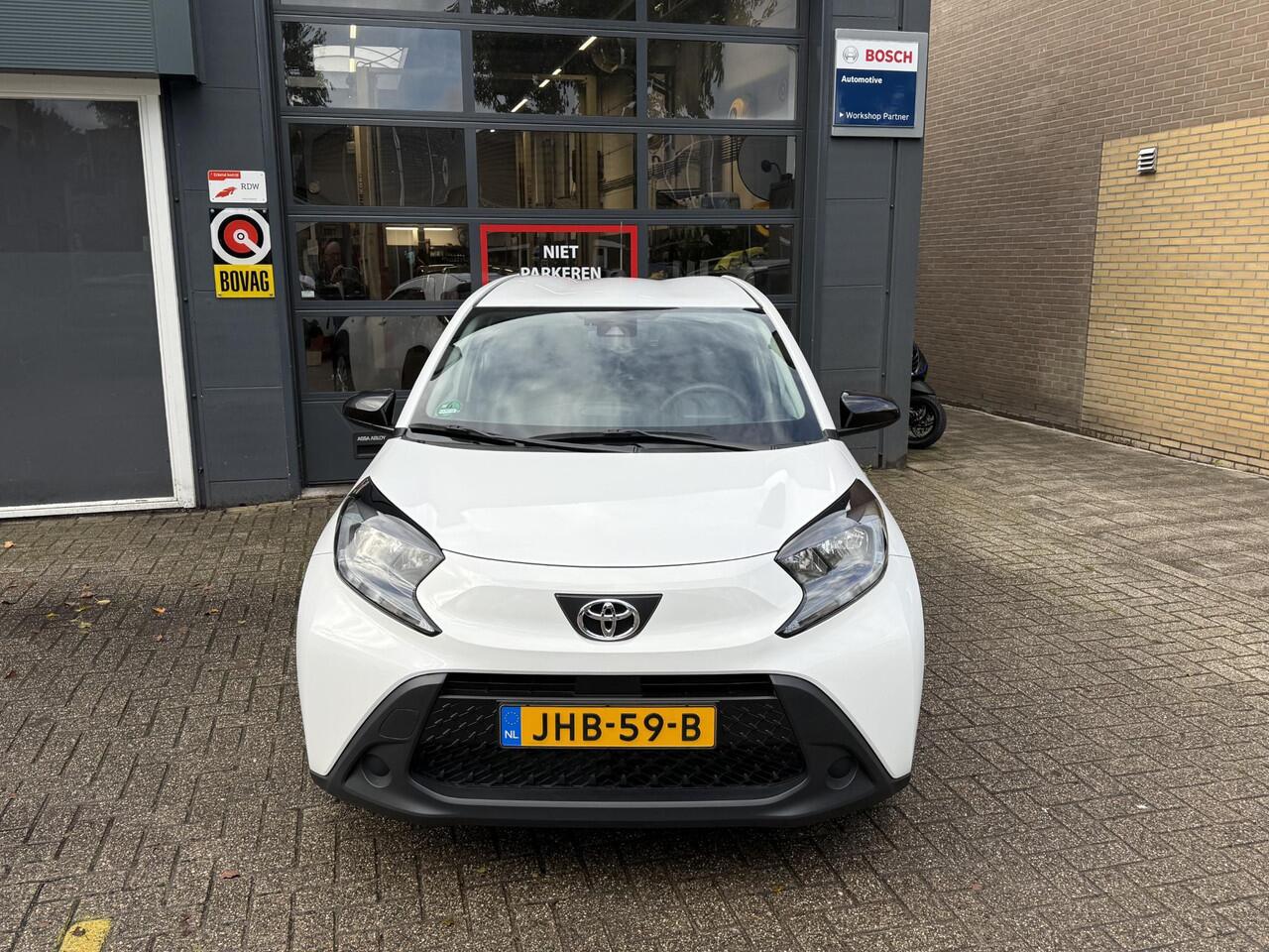 Toyota AYGO X 1.0 VVT-i MT Play / Airco clima/ Apple carplay/ Cruise/ Camera/ Led/ Keyless entry/ Stoel verwarming
