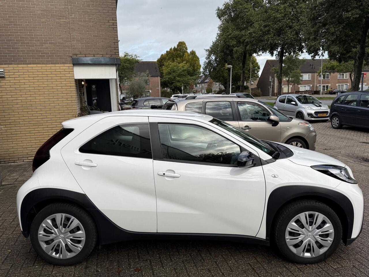 Toyota AYGO X 1.0 VVT-i MT Play / Airco clima/ Apple carplay/ Cruise/ Camera/ Led/ Keyless entry/ Stoel verwarming