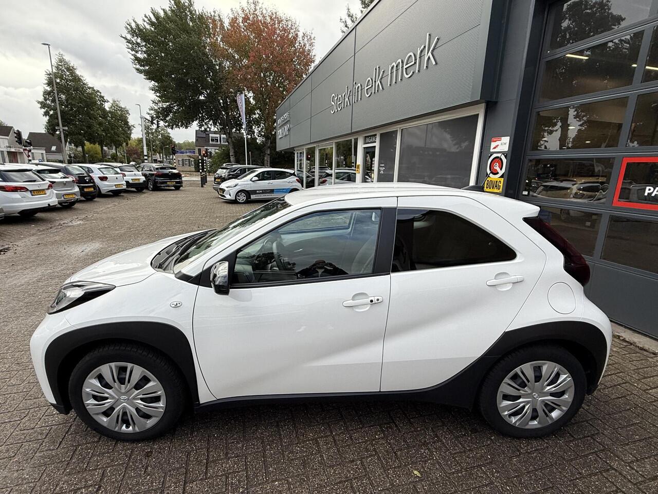 Toyota AYGO X 1.0 VVT-i MT Play / Airco clima/ Apple carplay/ Cruise/ Camera/ Led/ Keyless entry/ Stoel verwarming